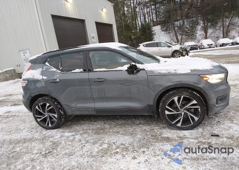 2021 Volvo Xc40 T5 R-Design from USA, damaged, VIN YV4162UM7M2442129